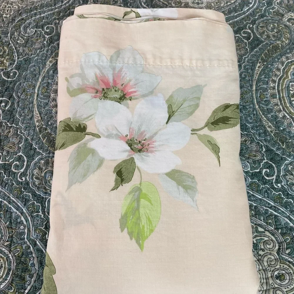 Floral Print Vintage Full sz Cotton Sheet - Cream with White & Green Floral